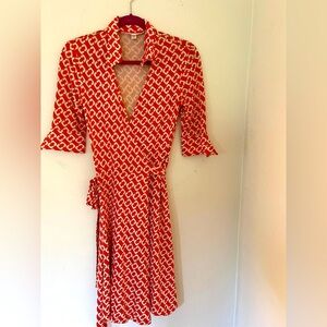 vintage Diane von Furstenberg 100% silk wrap dress